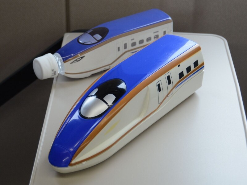 弁当もペットボトルもE7系
