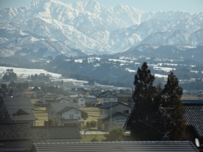 左手に広がるのは、山の風景