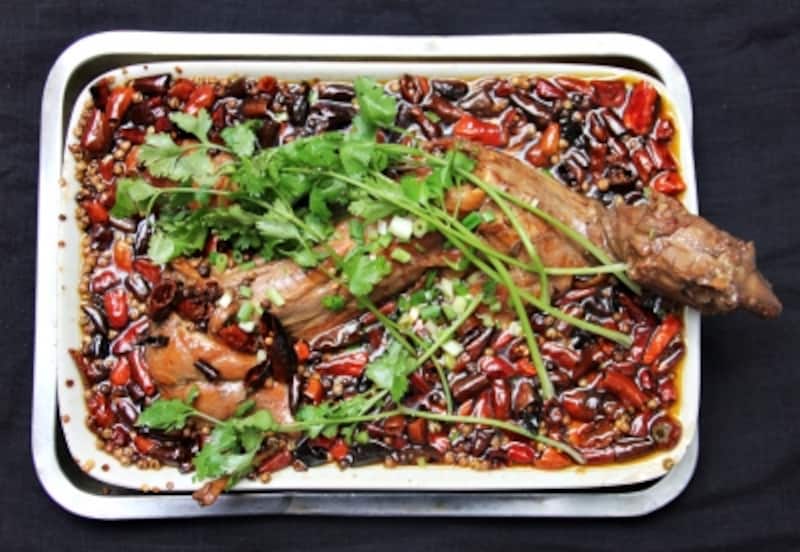 九妹飯店の恐竜兎の上には香菜がのる