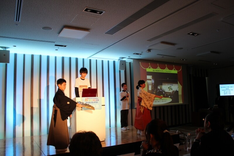 衣装にもこだわりが。