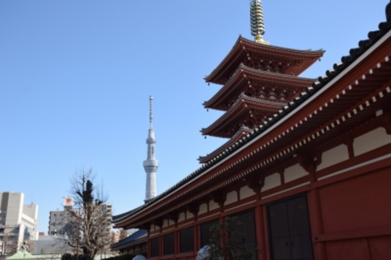 浅草寺五重塔と東京スカイツリー