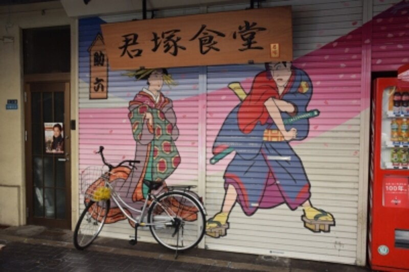 お店のシャッターに描かれた絵