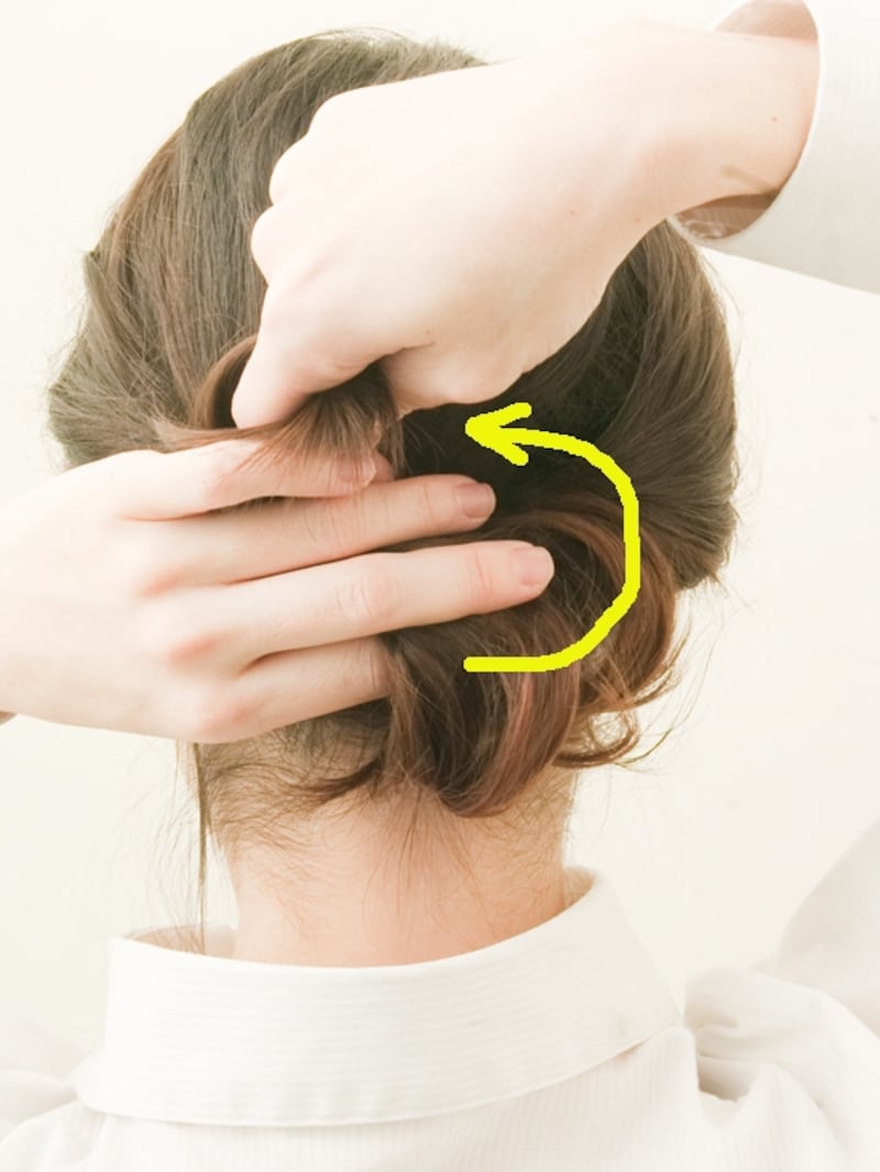 そのままねじり上げます