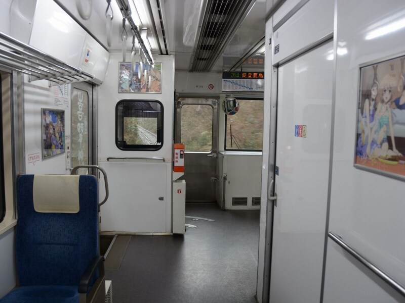 ラッピング車両の車内