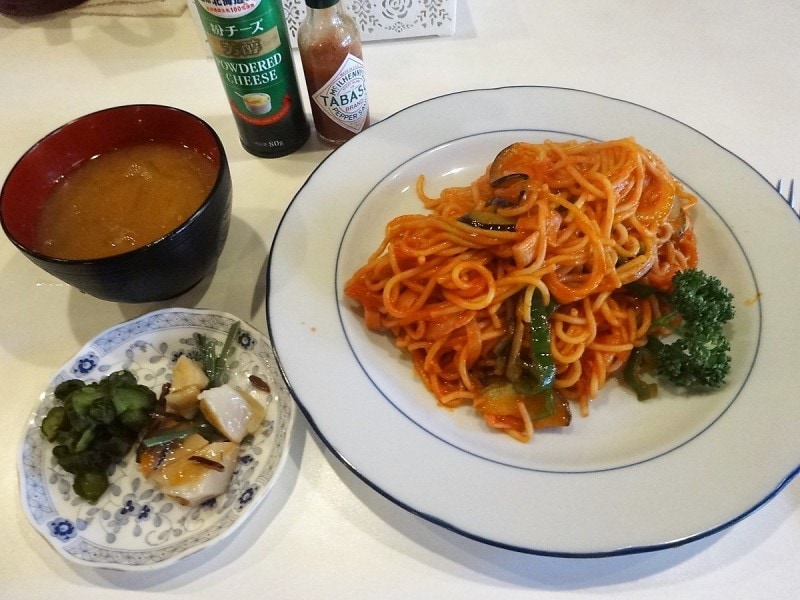 なんだか家で食べているかんじ