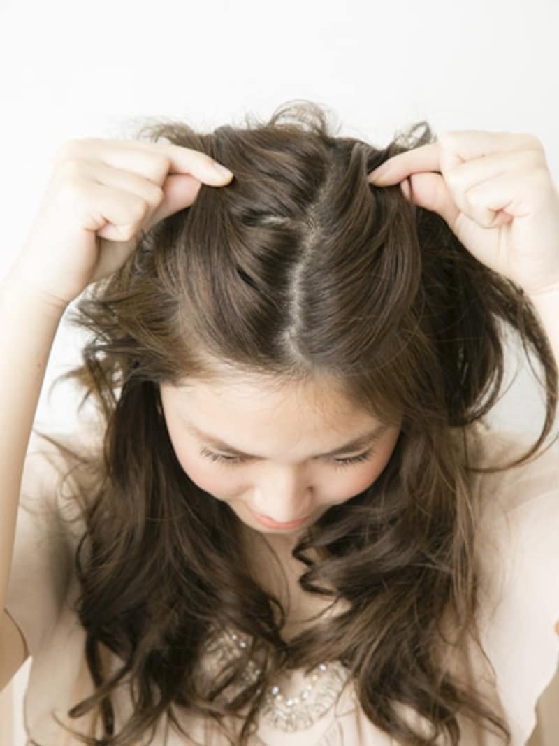 ハチ上の髪を分ける