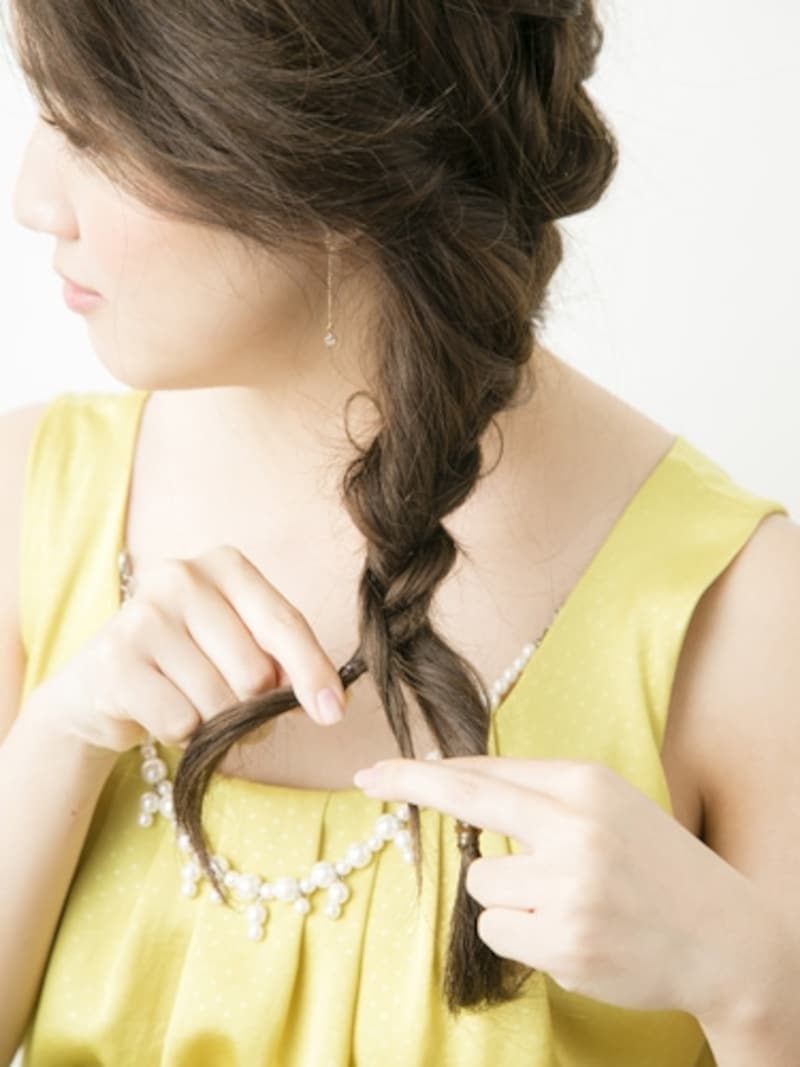 3つの束で三つ編みにする