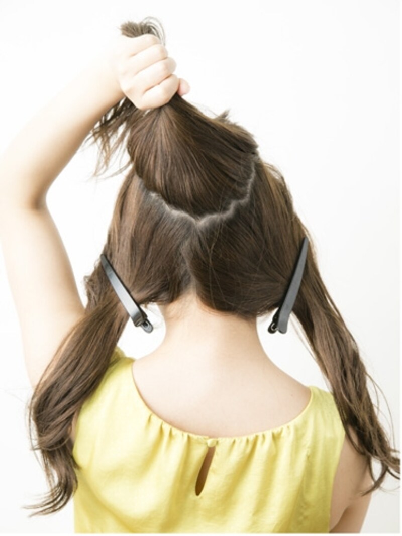 後ろの髪を 3つにブロッキング