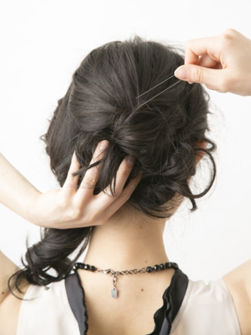 丸めてふんわりと固定