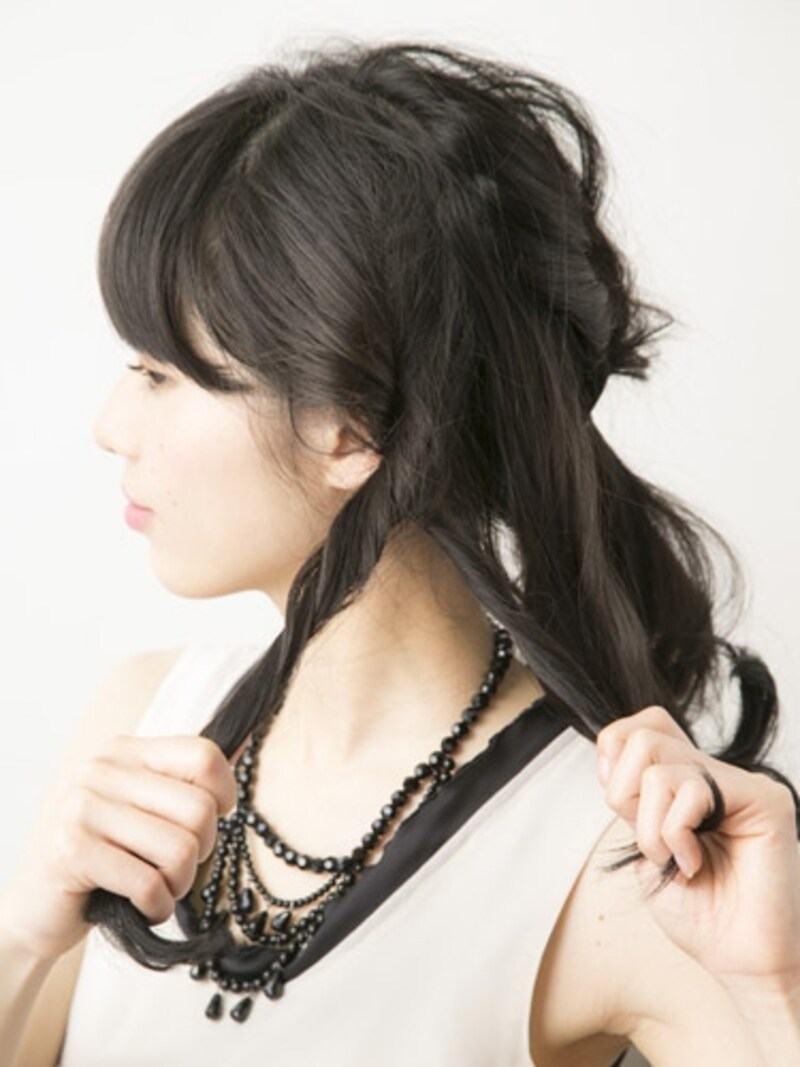 外巻きにねじってから内巻きツイスト