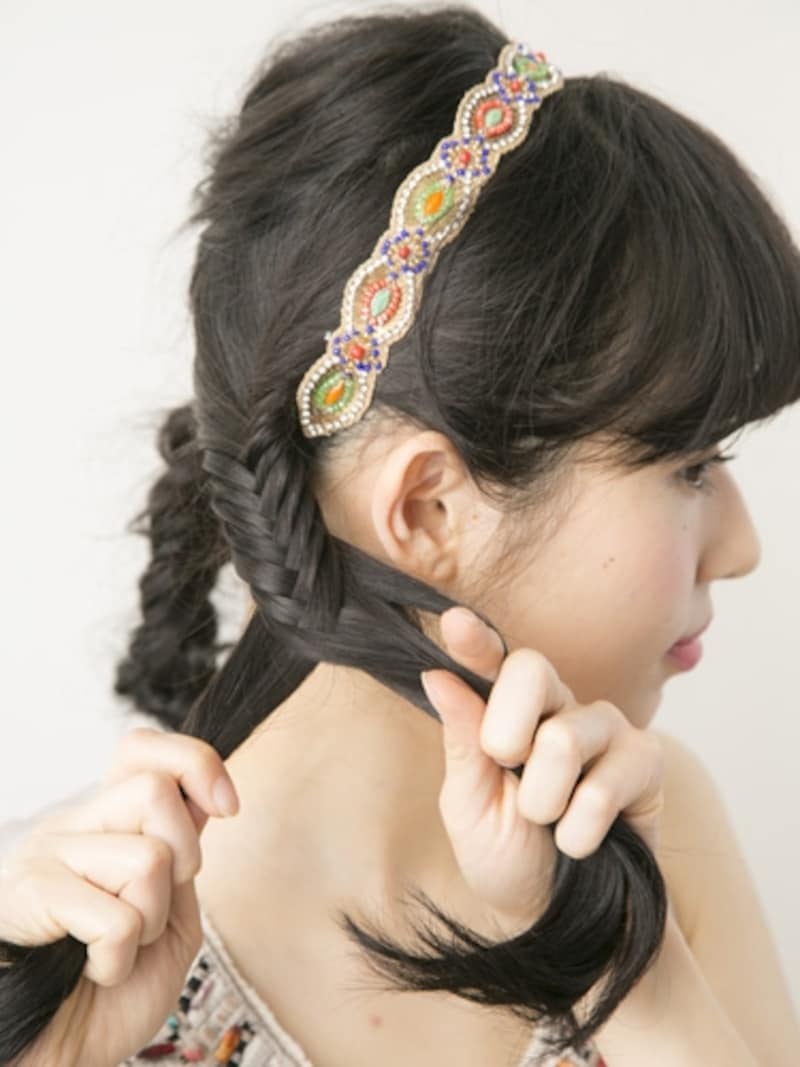 細めにフィッシュボーンを編む