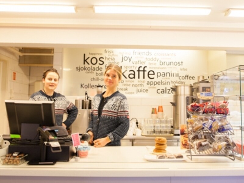 スキージャンプ台のカフェ