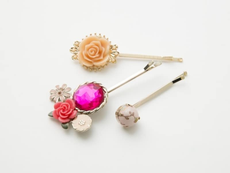 カラフルなヘアピンを重ねづけ