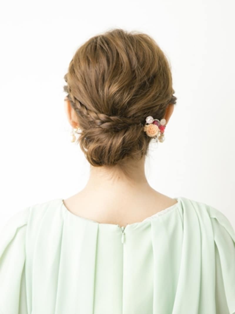 自分で簡単!大人っぽいシニヨン風アップヘアスタイル