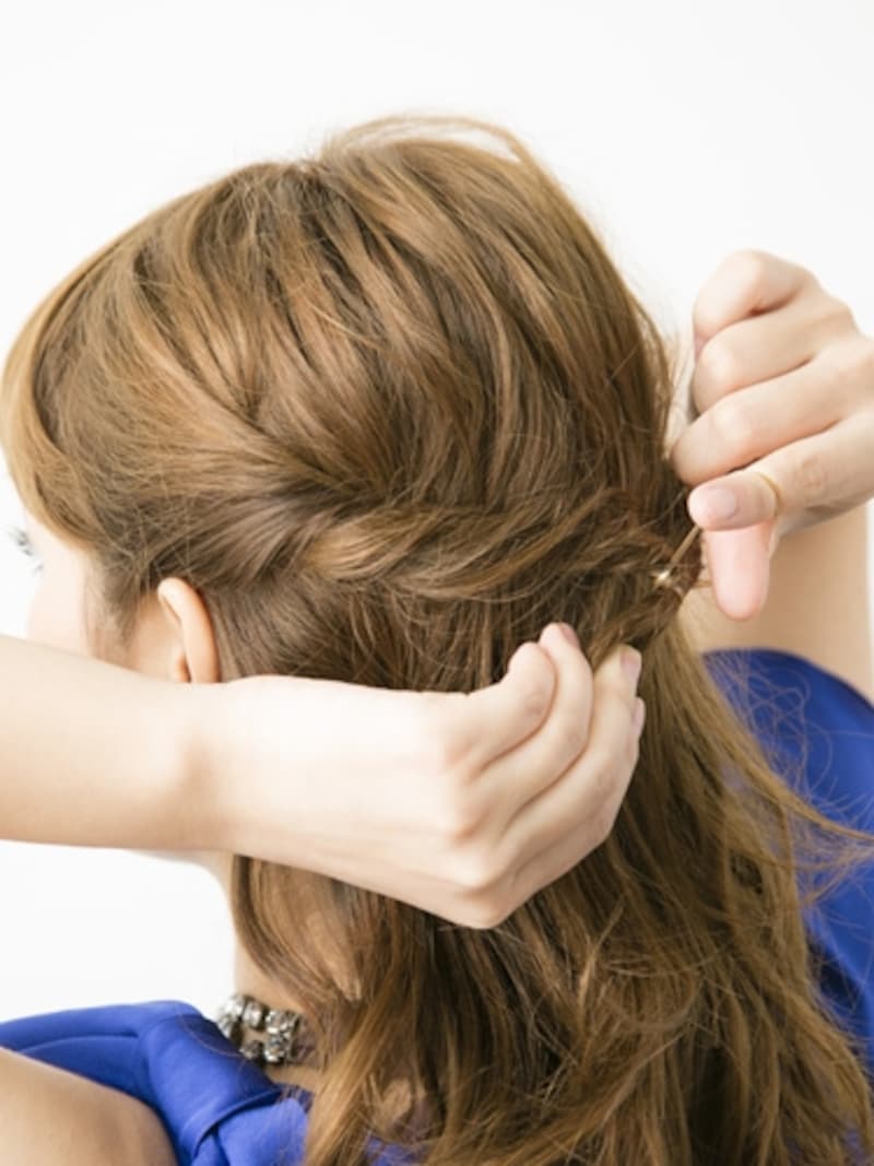 中央でゴムで結ぶ