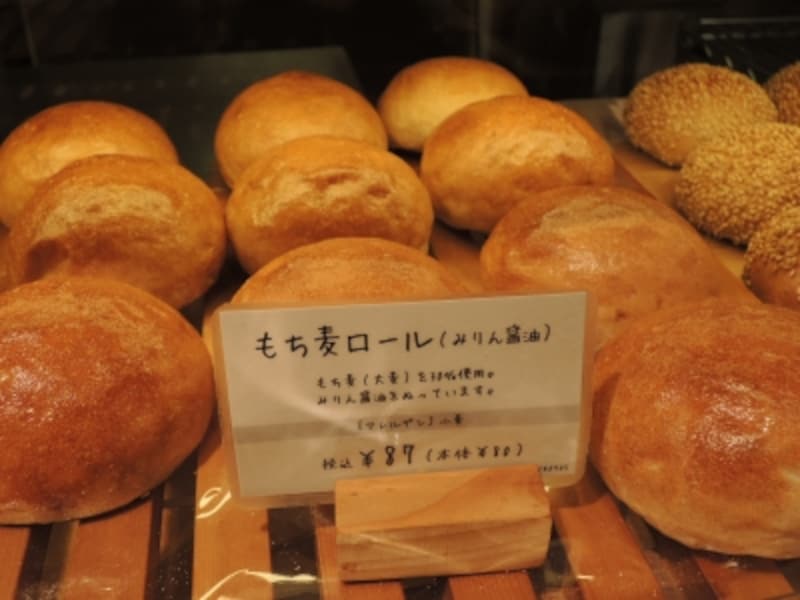 もち麦ロール「みりん醤油」のほかに「ごま」なども