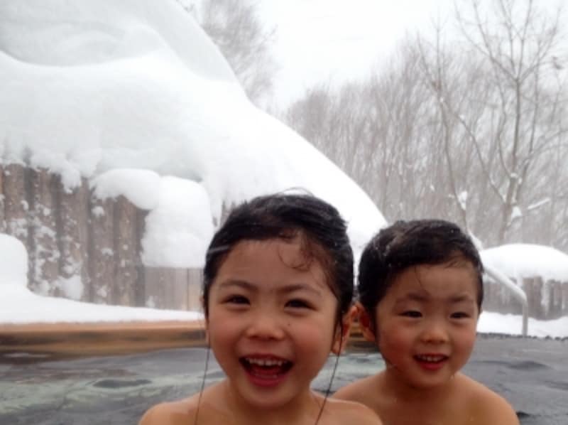 子どもたちの雪遊び＆スキーデビューにおすすめ、大人も大満足の温泉や食事が楽しめる群馬県・水上高原のご紹介です