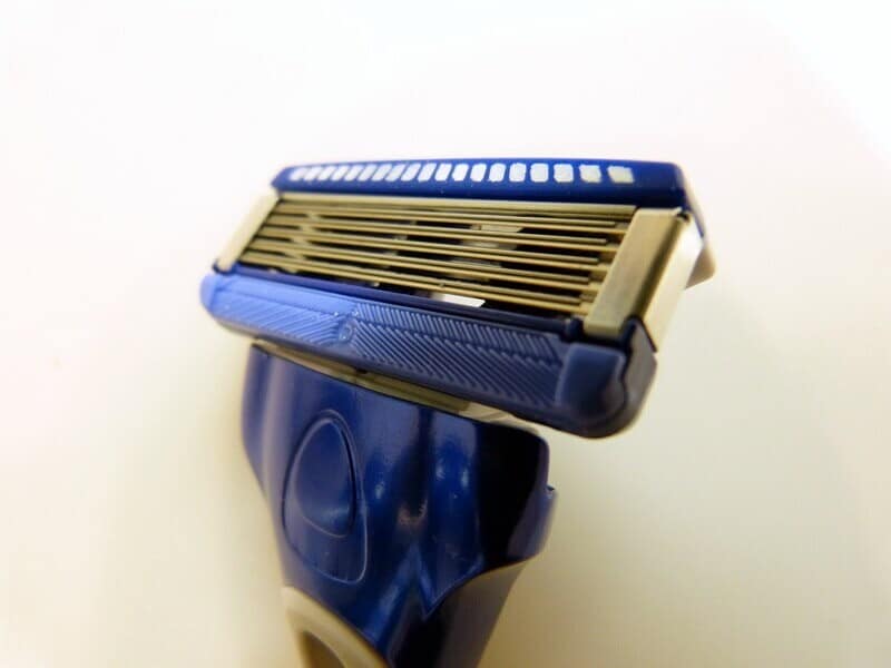 刃が多いほど、肌への負担は軽減します。