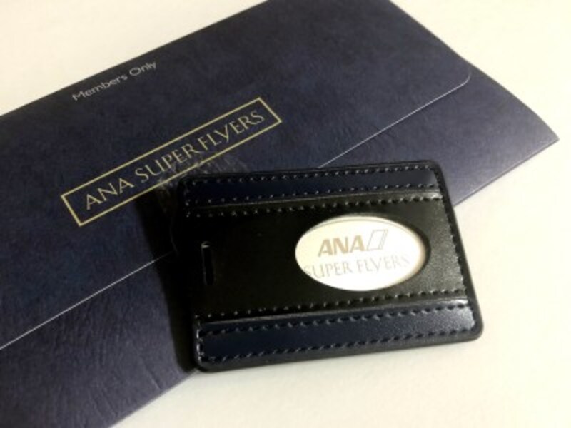 ANAスーパーフライヤーズカードを取得すると特製のネームタグが進呈されます