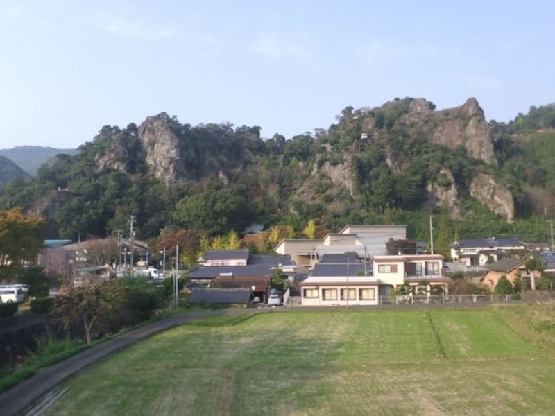 肥薩おれんじ鉄道の車窓（津奈木－湯浦間）／舞鶴城公園