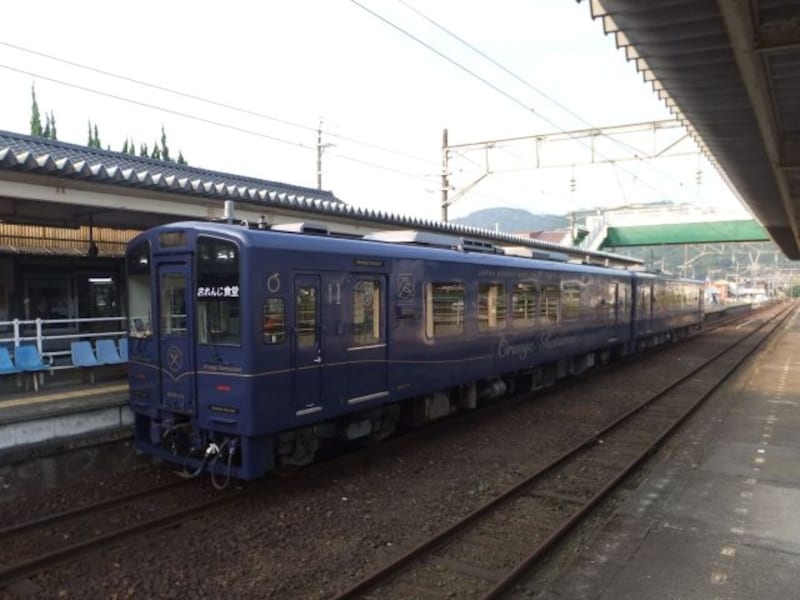 観光列車「おれんじ食堂」／佐敷駅にて