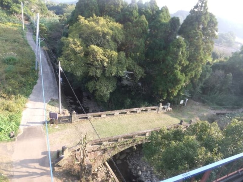 肥薩おれんじ鉄道の車窓（米ノ津－袋間）／鹿児島・熊本の県境にかかる石橋、境橋