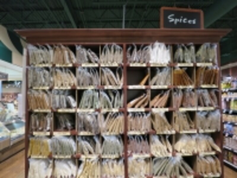 その数約100種類！豊富に選べるオーガニックスパイスの数々。