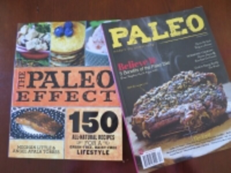 パレオダイエットの情報がつまった料理本と連載雑誌
