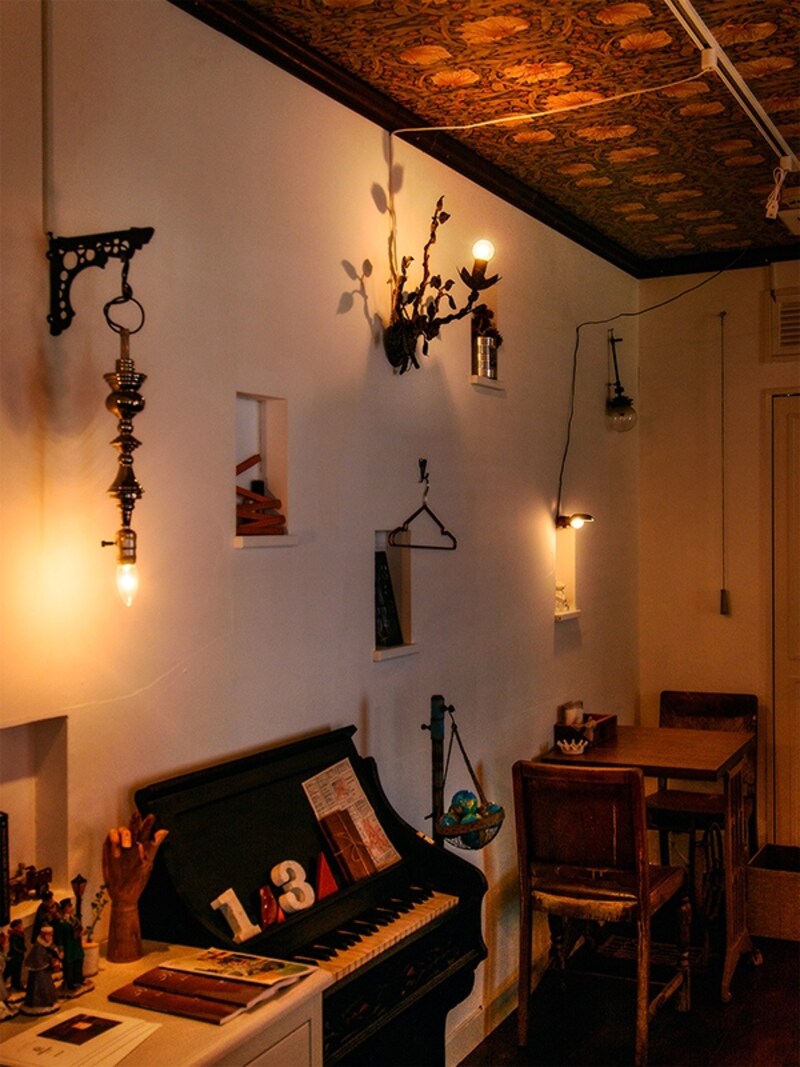 奥の一室にもアティックなものたちが多数