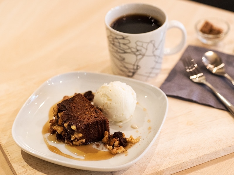 シナモンショコラとコーヒー