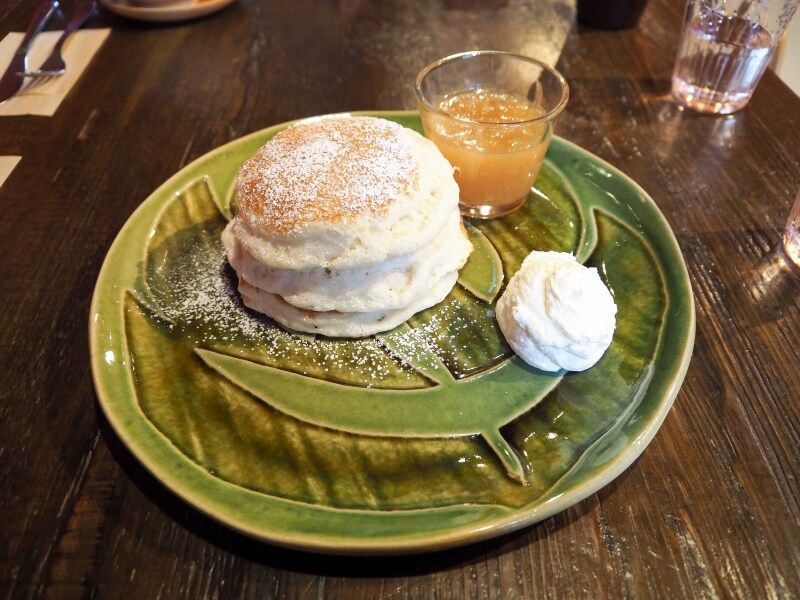 季節のフルーツソースのパンケーキ@fluffy