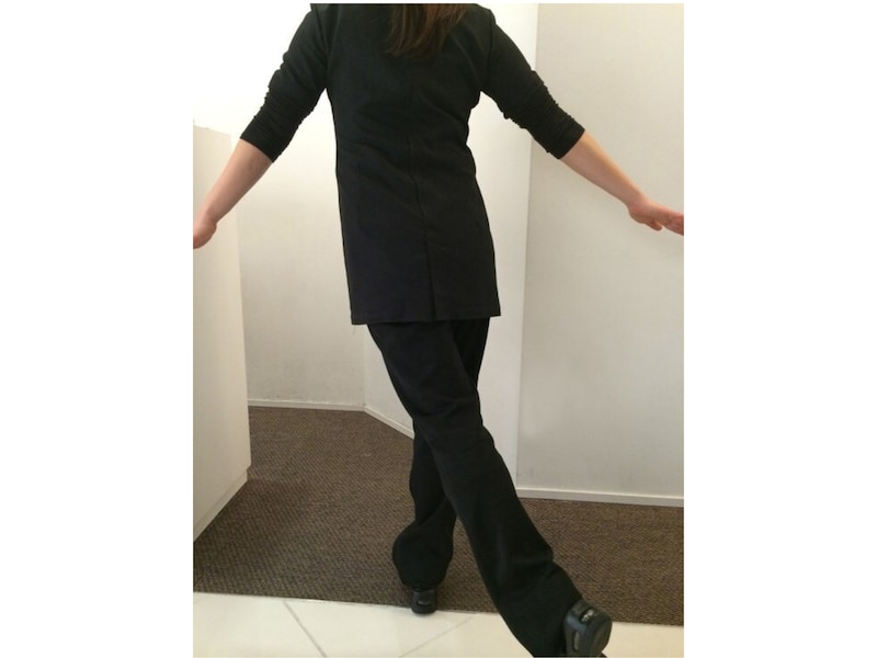 引いた足は出来るだけ上に持ち上げてキープ