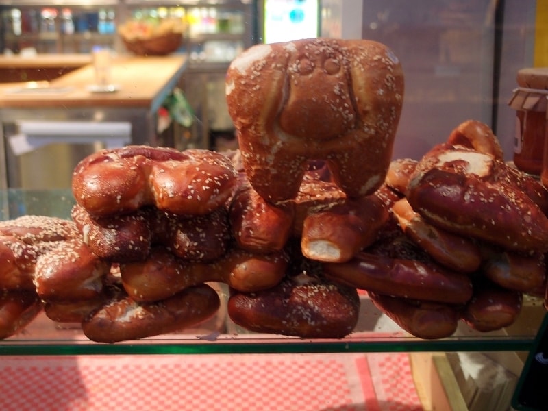 民族衣装型のプレッツェル