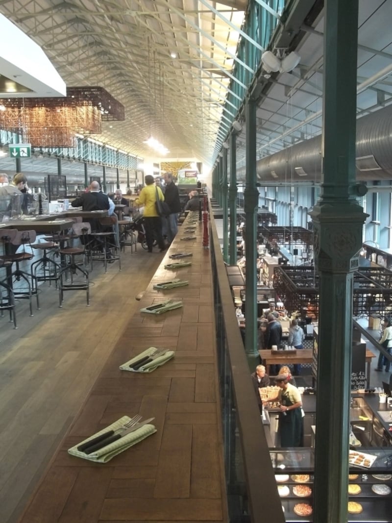 2階にはレストランも