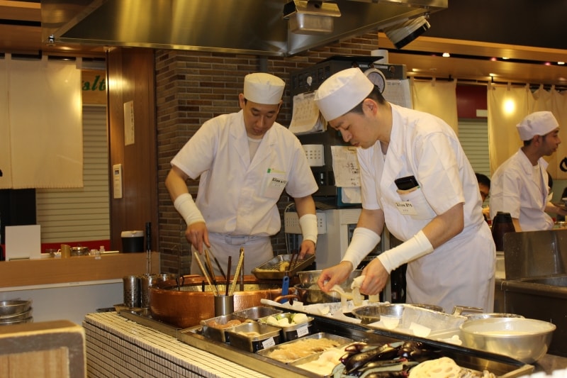 天ぷらが、今まさに揚がってます