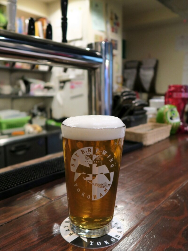 「ベイピルスナー」(パイント900円、ハーフ600円)