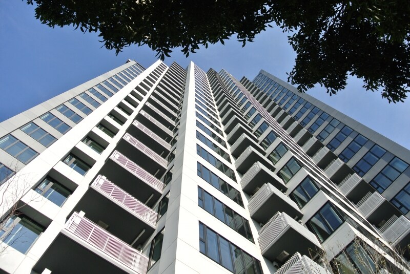 南側から見た「スカイフォレストレジデンス」