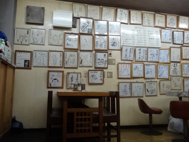 誰が誰かよくわからないが、にぎやかだ