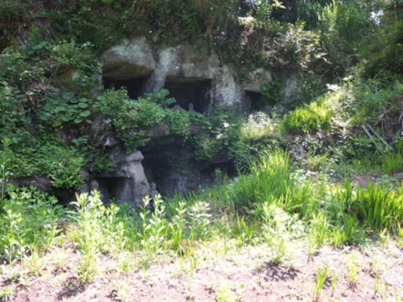 「まんだら堂やぐら群」