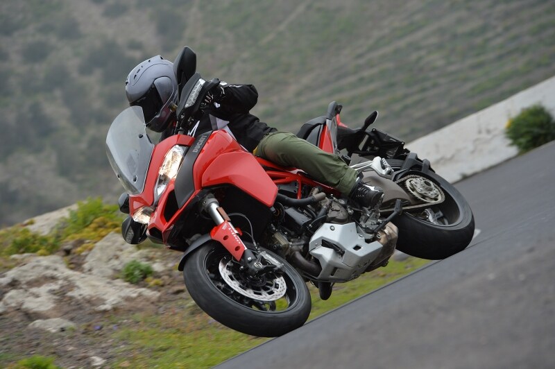 スポーツモードになると、足まわりのセッティングやエンジンフィーリングまでスポーツバイクのような仕様へと切り替えてくる