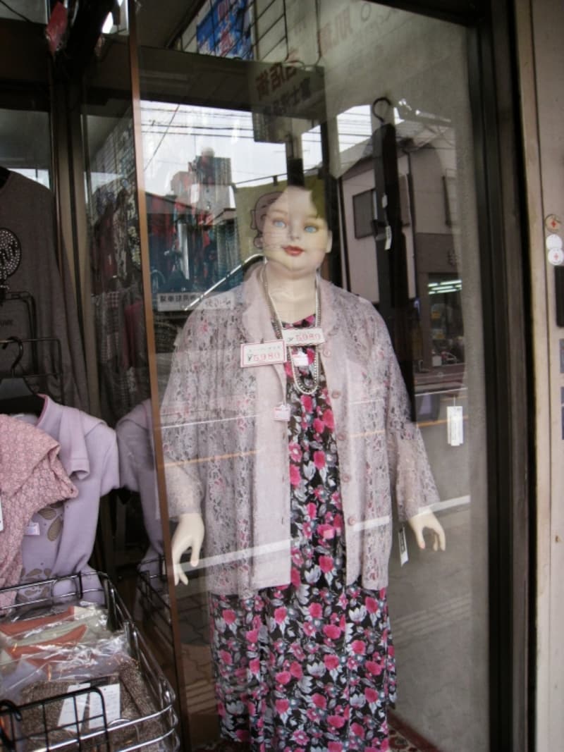 富士洋品店のマネキン。