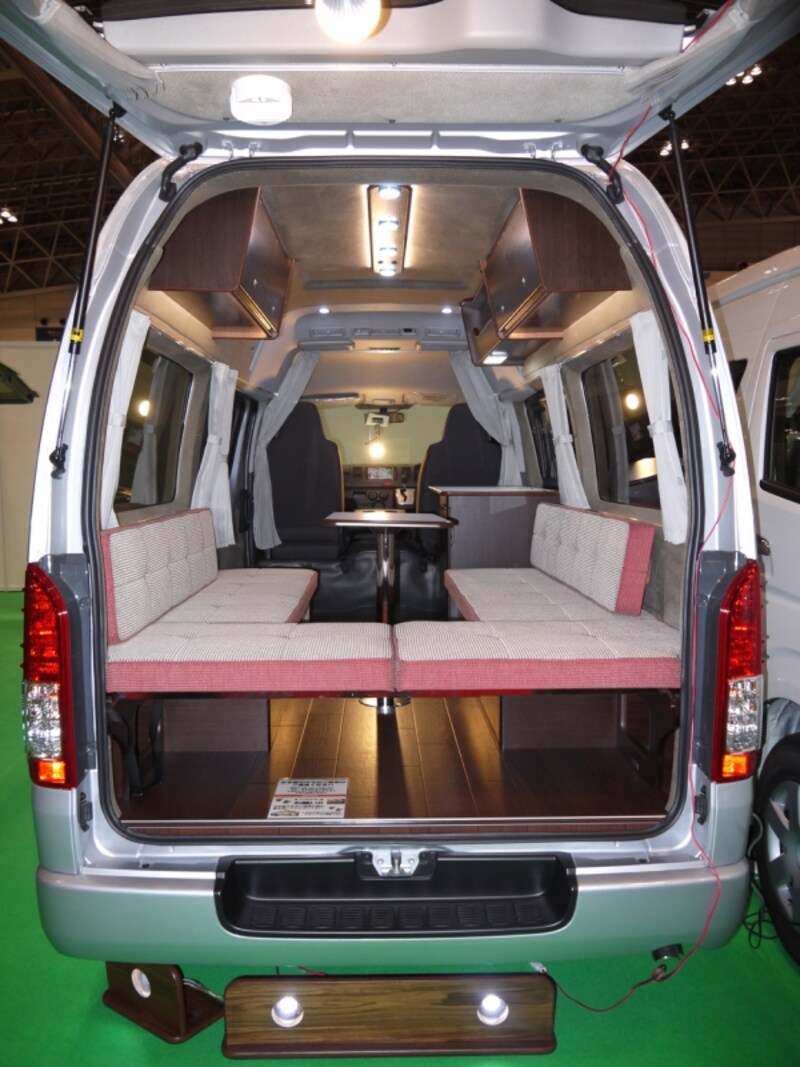 キャンピングカー