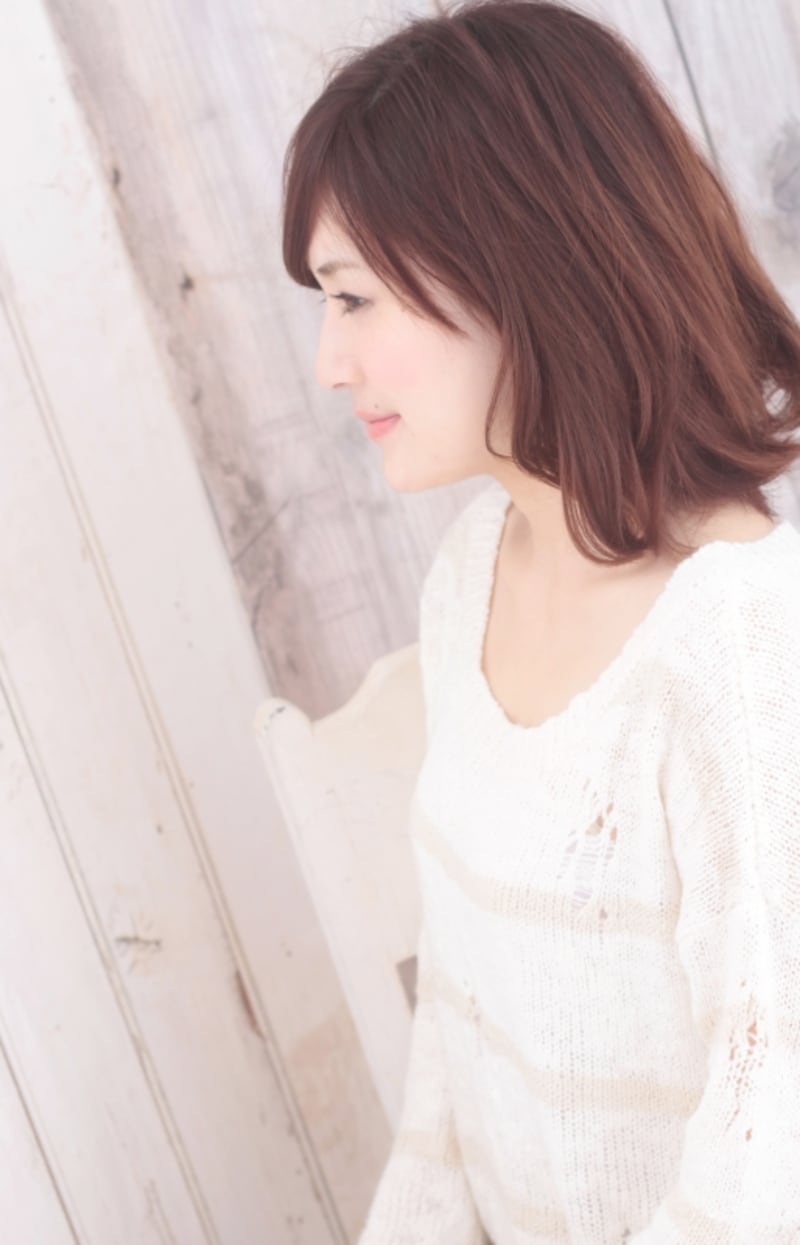 明るい髪色で軽やかな雰囲気に