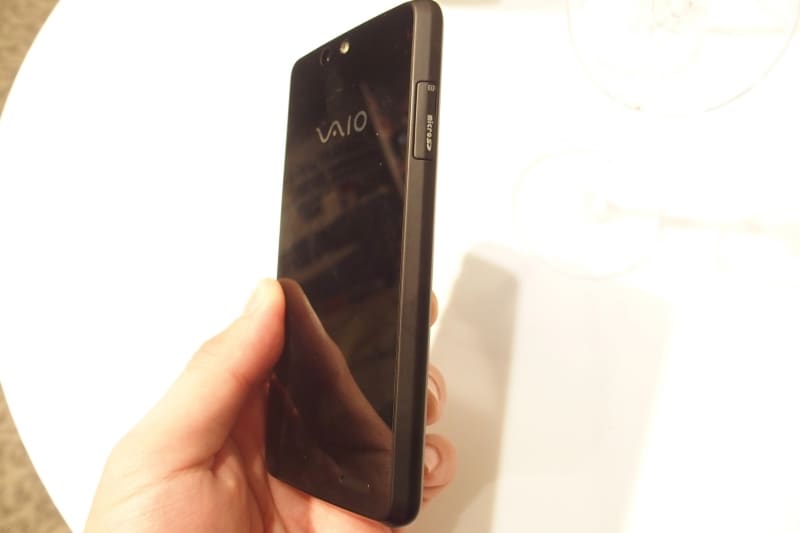 左側面にmicroSDスロット