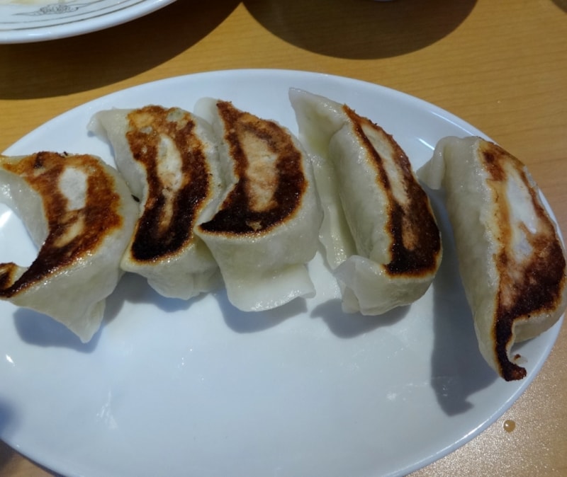 かなり独特な味。餡に味が付いているので、タレは少しでいい。