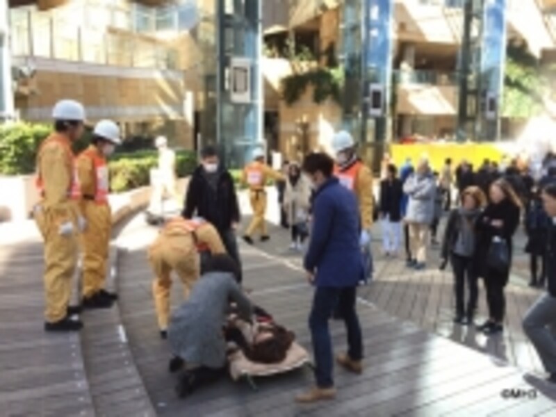 「六本木ヒルズ」アリーナで行われた防災訓練