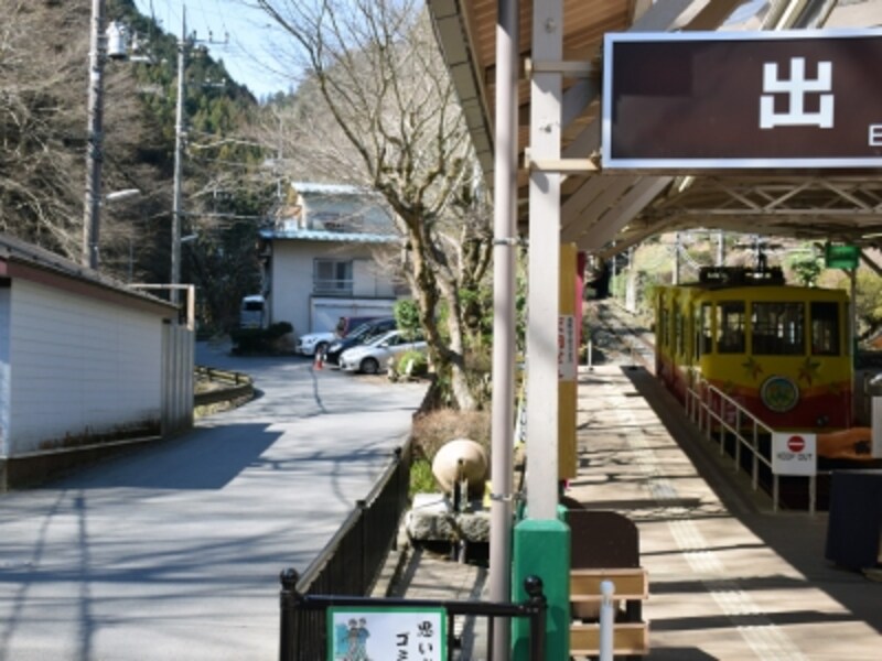 「清滝」駅の左側から、「6号路」スタート
