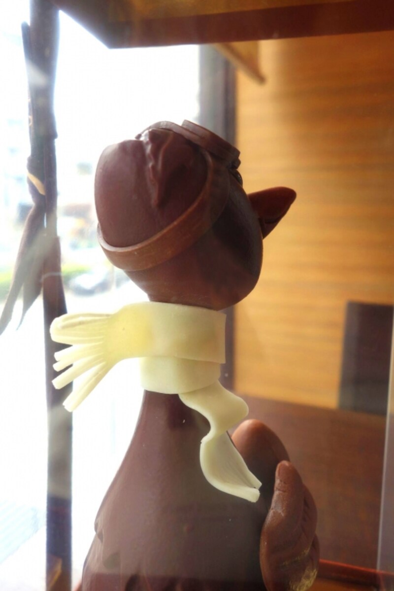 マフラーのなびき方にも注目です。