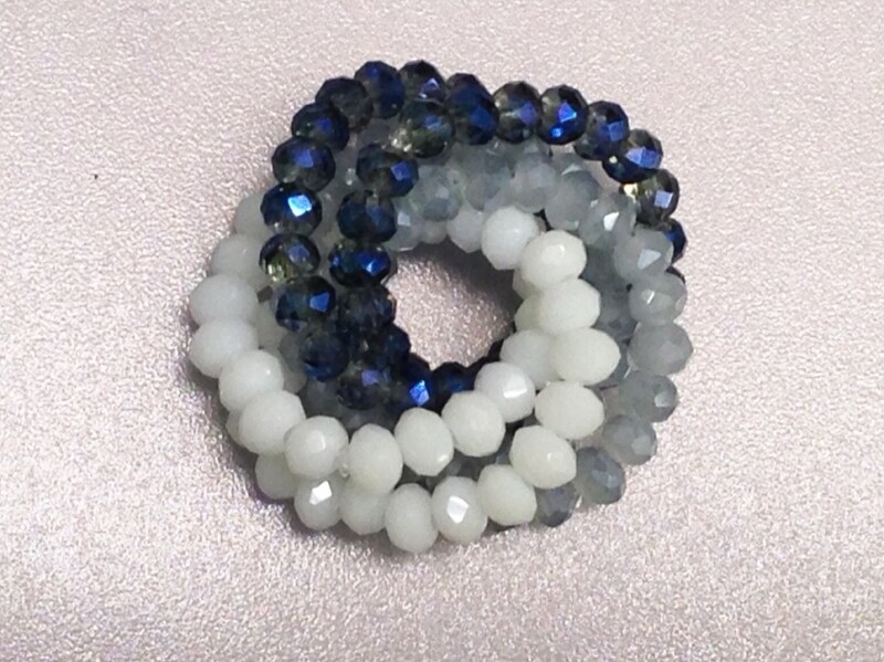 青い薔薇のクリスタルブローチ