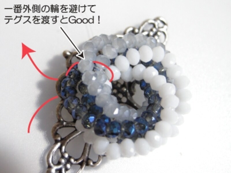 青い薔薇のクリスタルブローチ